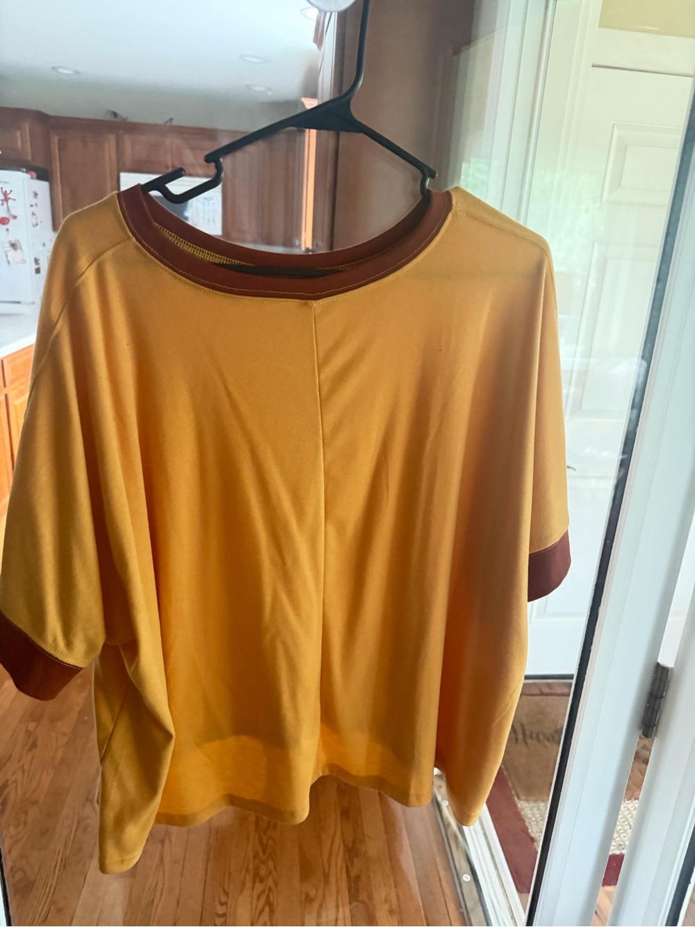 Dokotoo Women’s Mustard  Oversized Short-Sleeve Top with Contrasting Trim. Sz. M